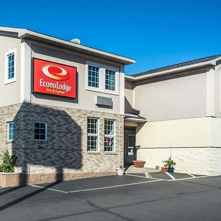 Econo Lodge & Suites Airport North Syracuse Екстериор снимка