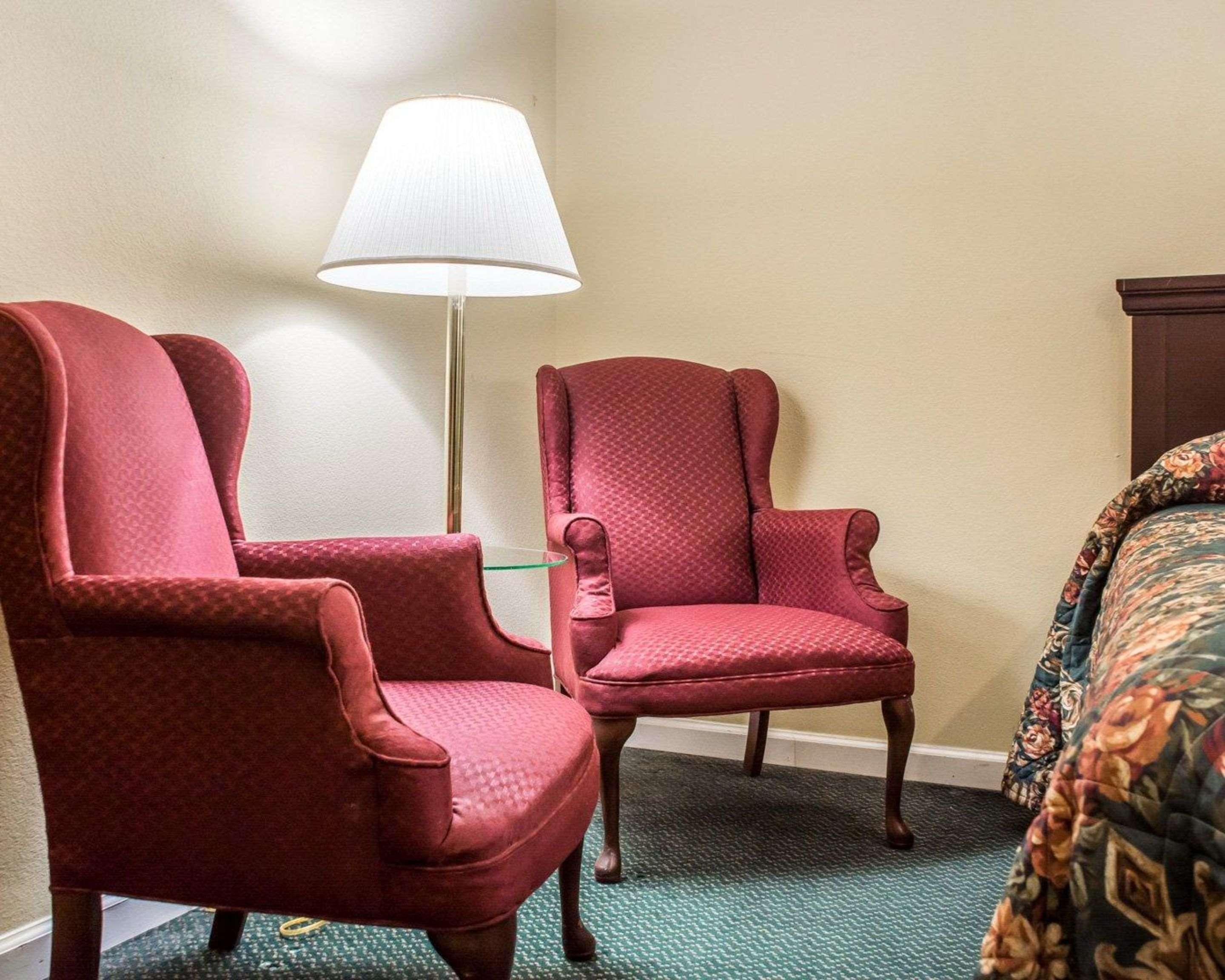 Econo Lodge & Suites Airport North Syracuse Екстериор снимка
