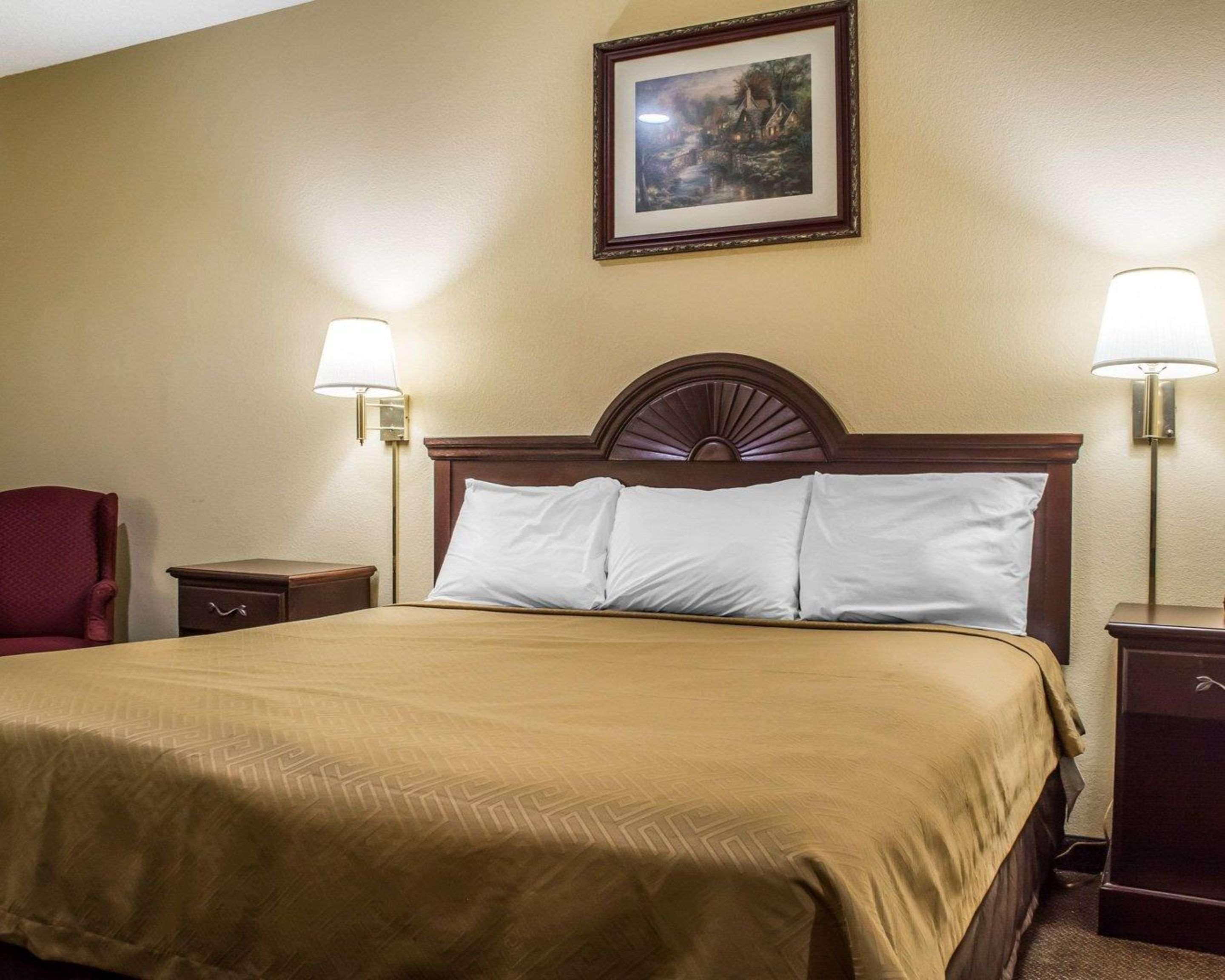 Econo Lodge & Suites Airport North Syracuse Екстериор снимка