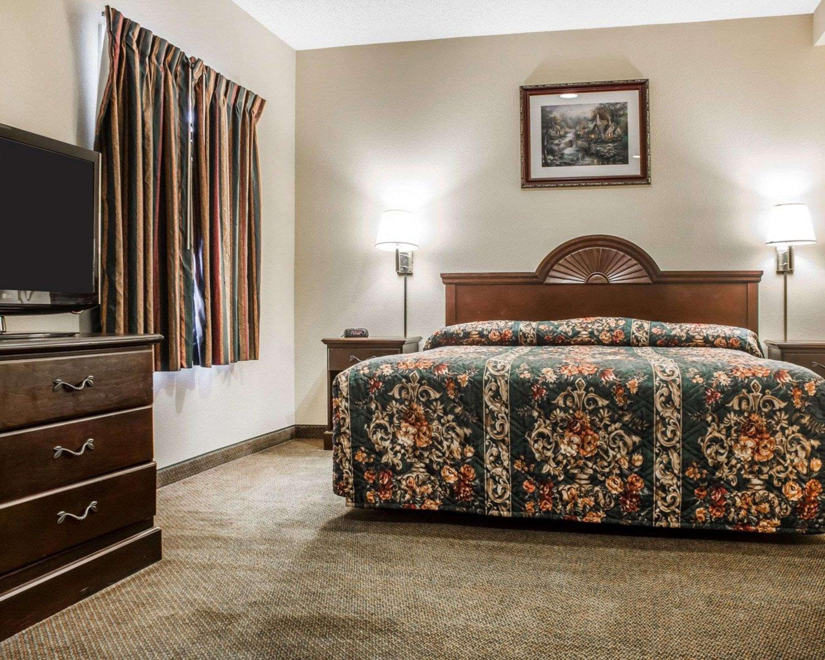 Econo Lodge & Suites Airport North Syracuse Екстериор снимка