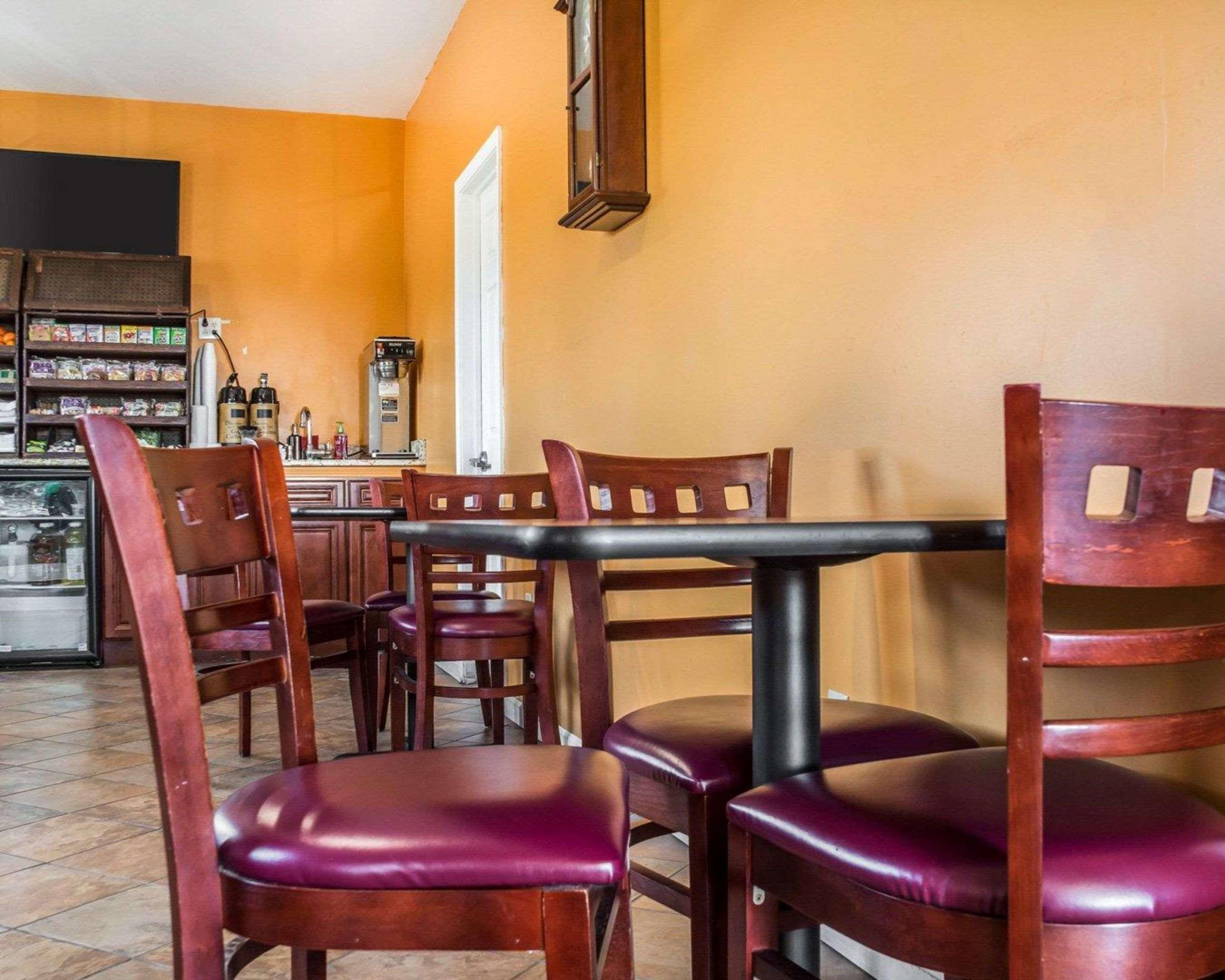 Econo Lodge & Suites Airport North Syracuse Екстериор снимка