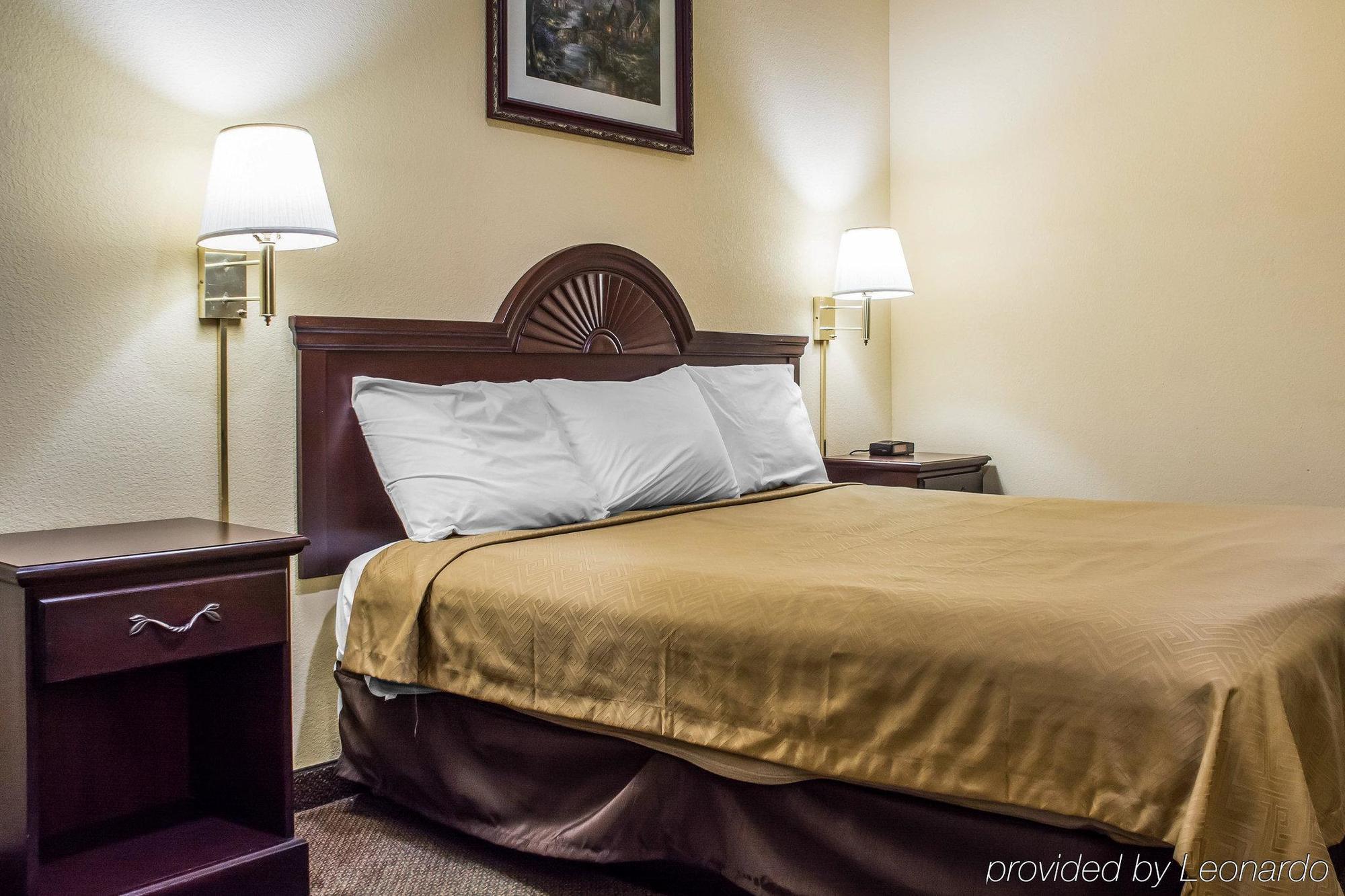 Econo Lodge & Suites Airport North Syracuse Екстериор снимка