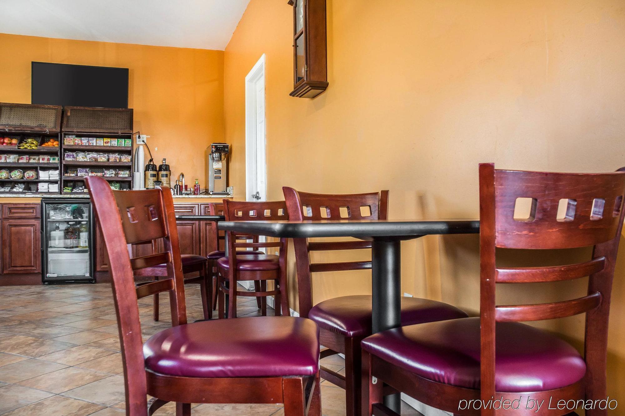 Econo Lodge & Suites Airport North Syracuse Екстериор снимка