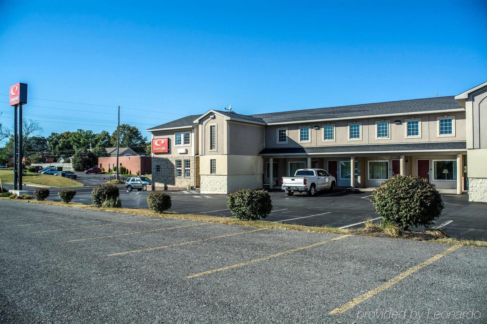 Econo Lodge & Suites Airport North Syracuse Екстериор снимка