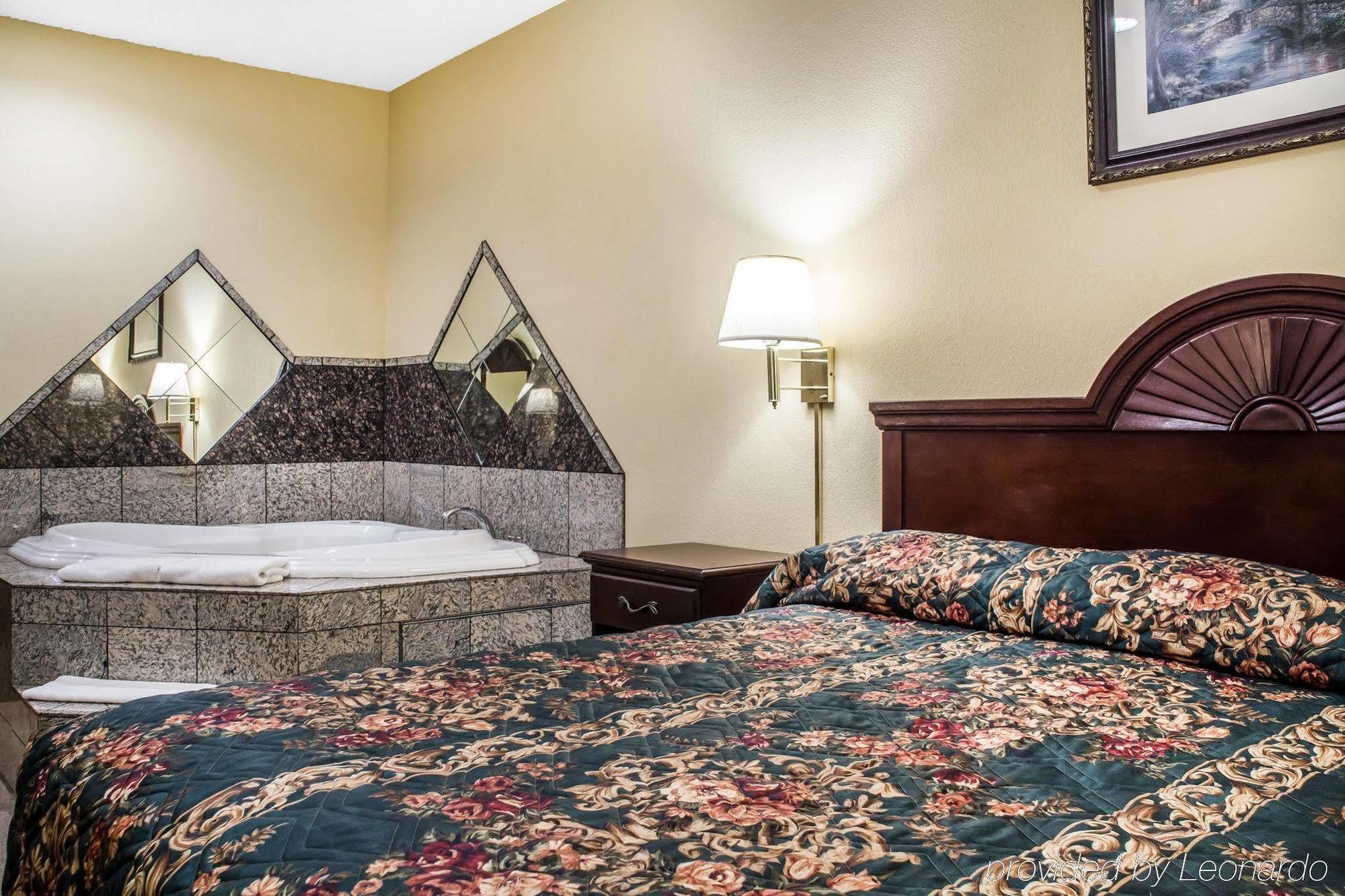 Econo Lodge & Suites Airport North Syracuse Екстериор снимка