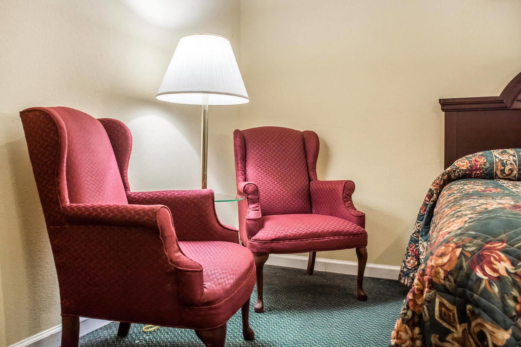 Econo Lodge & Suites Airport North Syracuse Екстериор снимка
