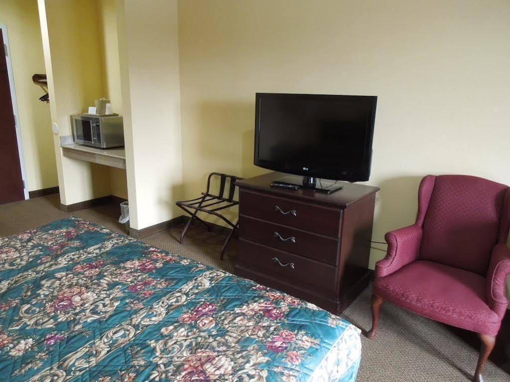 Econo Lodge & Suites Airport North Syracuse Екстериор снимка